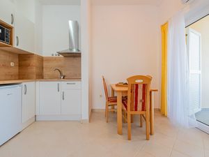 23950441-Ferienwohnung-3-Košljun-300x225-5