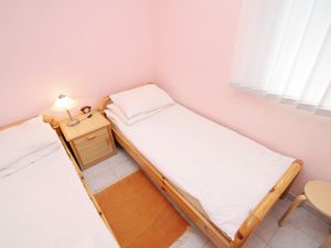 23927365-Ferienwohnung-4-Košljun-300x225-4