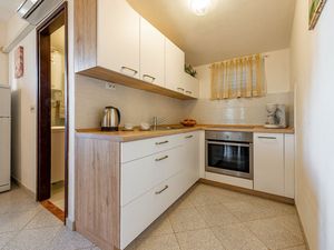 23928716-Ferienwohnung-5-Kožino-300x225-3