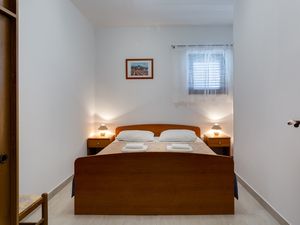 23928721-Ferienwohnung-3-Kožino-300x225-4