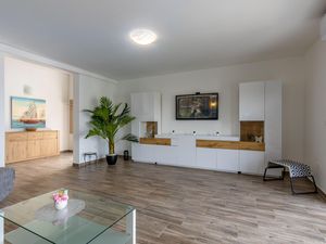 23742570-Ferienwohnung-7-Kraljevica-300x225-3