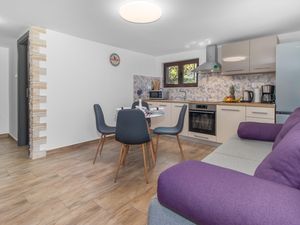 23747399-Ferienwohnung-2-Kraljevica-300x225-3