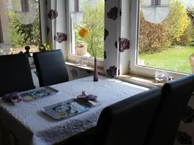 Essbereich. Essecke mit Blick in den Garten
