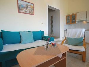 23917159-Ferienwohnung-4-Kremenići-300x225-1