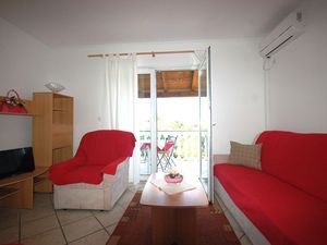 23924613-Ferienwohnung-4-Kremenići-300x225-0