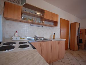 23924613-Ferienwohnung-4-Kremenići-300x225-5