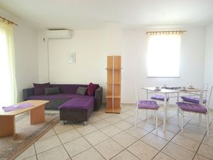 23924608-Ferienwohnung-4-Kremenići-300x225-4