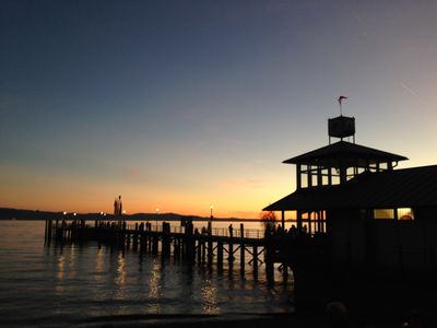 Genießen Sie atemberaubende Sonnenuntergänge am Landungssteg Kresbronn