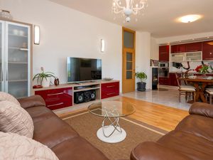 23730539-Ferienwohnung-6-Kreševo-300x225-2