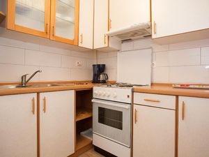 18131352-Ferienwohnung-8-Krk-300x225-5