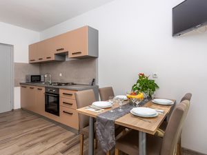 23730291-Ferienwohnung-6-Krk-300x225-4