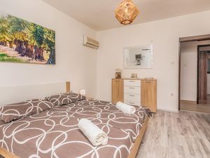 23727160-Ferienwohnung-6-Krk-300x225-4