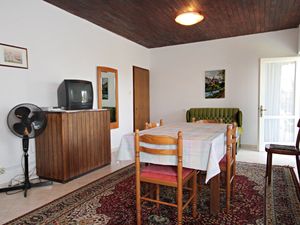 18564625-Ferienwohnung-6-Krk-300x225-2