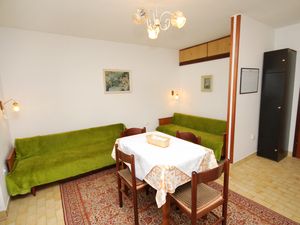 18564626-Ferienwohnung-4-Krk-300x225-2