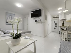 23916896-Ferienwohnung-2-Krk-300x225-2