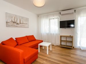 23951680-Ferienwohnung-4-Krk-300x225-3