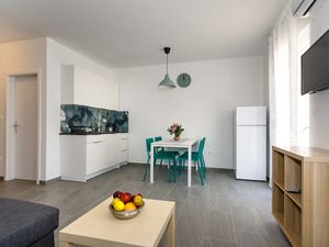 23951675-Ferienwohnung-4-Krk-300x225-4