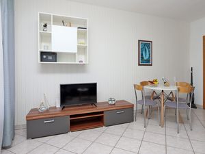 24000412-Ferienwohnung-5-Krk-300x225-3