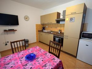 23934269-Ferienwohnung-3-Krk-300x225-5