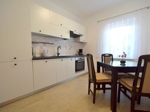 23934280-Ferienwohnung-4-Krk-300x225-3