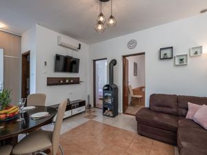 23729319-Ferienwohnung-5-Krnica-300x225-2