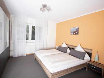 Schlafzimmer 1