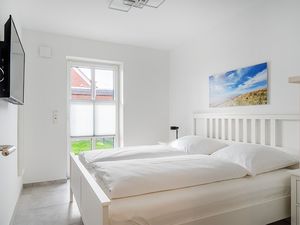 24037000-Ferienwohnung-4-Krummhörn-300x225-3