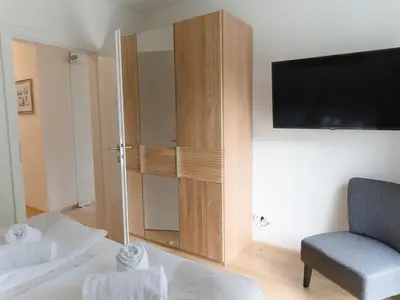 Schlafzimmer 1