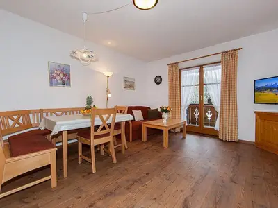 ferienwohnungen_annette_kr_n_nr__2_wohnraum