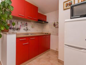 23949260-Ferienwohnung-4-Kruševo-300x225-3