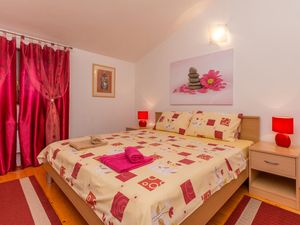 23949260-Ferienwohnung-4-Kruševo-300x225-4