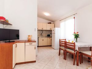 23738007-Ferienwohnung-5-Kruševo-300x225-1