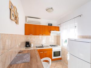 23750493-Ferienwohnung-4-Kruševo-300x225-5