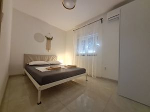 24018534-Ferienwohnung-4-Kruševo-300x225-5