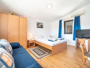 24018347-Ferienwohnung-2-Kruševo-300x225-2