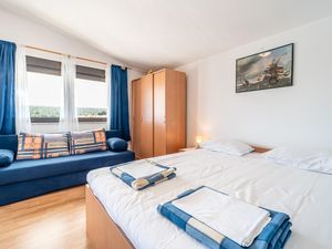 24018347-Ferienwohnung-2-Kruševo-300x225-3