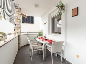 23768042-Ferienwohnung-4-Kruševo-300x225-2