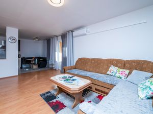 24001447-Ferienwohnung-6-Kršan-300x225-3