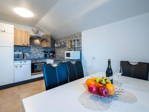 24001487-Ferienwohnung-6-Kršan-300x225-5