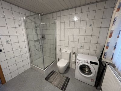 Bad mit Dusche/Waschmaschine/WC