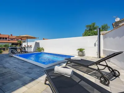 PoolOfHouse