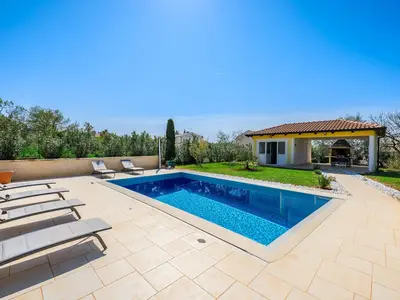 PoolOfHouse
