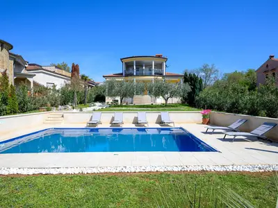 PoolOfHouse