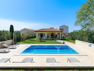 PoolOfHouse