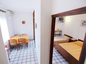 23940325-Ferienwohnung-4-Kukljica-300x225-4