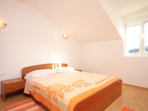 18692898-Ferienwohnung-4-Kukljica-300x225-4