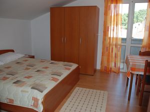 18692899-Ferienwohnung-2-Kukljica-300x225-3