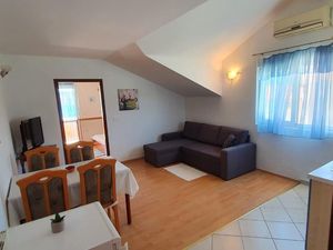 18698830-Ferienwohnung-4-Kukljica-300x225-1