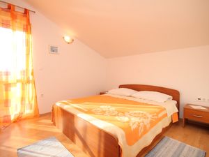 18698830-Ferienwohnung-4-Kukljica-300x225-4