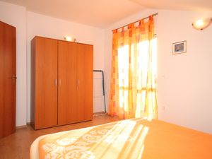 18698830-Ferienwohnung-4-Kukljica-300x225-5